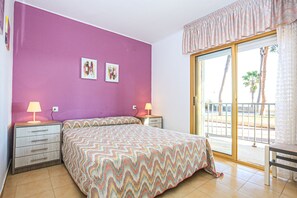 2 bedrooms, bed sheets