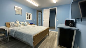 1 bedroom, desk, iron/ironing board, WiFi