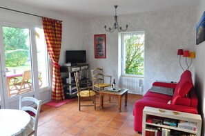 Télévision, lecteur de DVD, livres, vidéothÚque