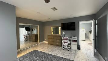 1 bedroom, in-room safe, iron/ironing board, free WiFi