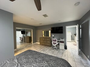 1 chambre, coffres-forts dans les chambres, fer et planche à repasser