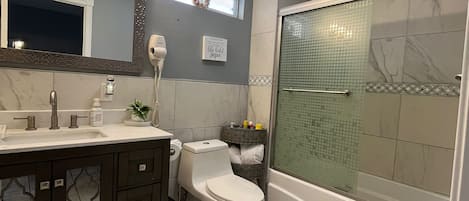 Combined shower/bathtub, hair dryer, towels, soap