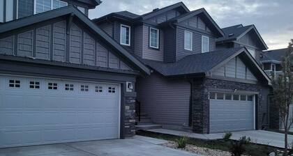 COZY 2 Bedroom Guest suite with Private Entrance