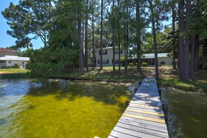 Property grounds - Snowbird Friendly - Waterfront Home |Private Dock and Water Access |Military Welcome (Fort Walton Beach)