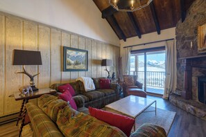 Télévision, cheminée