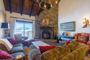 Télévision, cheminée