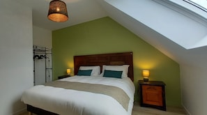 3 slaapkamers, een strijkplank/strijkijzer, gratis wifi, beddengoed