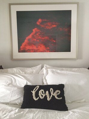 2 habitaciones, escritorio, tabla de planchar con plancha y wifi 