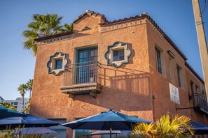 Exterior - HoneyBee Loft in Best Downtown area nestled between High-End Residential (Sarasota)