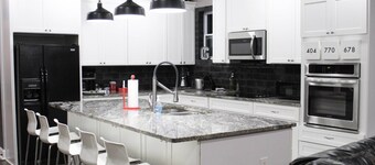 Close to Breweries/Food/Mercedes Stadium & the new expanded Belt-line & $150 in activities included!