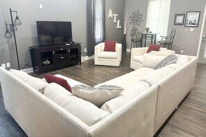 Smart TV - Close to Breweries/Food/Mercedes Stadium & the new expanded Belt-line & $150 in activities included! (Atlanta)