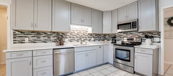 Fleming Island |Dogs Ok |Fenced Yard |Family Friendly |Nearby Park |10 Mins to Doctor's Lake Marina