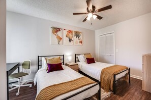 3 bedrooms, iron/ironing board, free WiFi, bed sheets