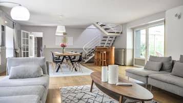 Televisie en een open haard