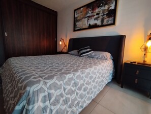 2 bedrooms, desk, iron/ironing board, free WiFi - Just in Midtown + A/C + Pool+ Gym + Security (Guadalajara)