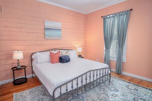 2 bedrooms, laptop workspace, iron/ironing board, bed sheets