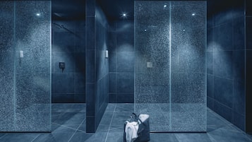 Couples treatment rooms, body treatments, deep-tissue massages