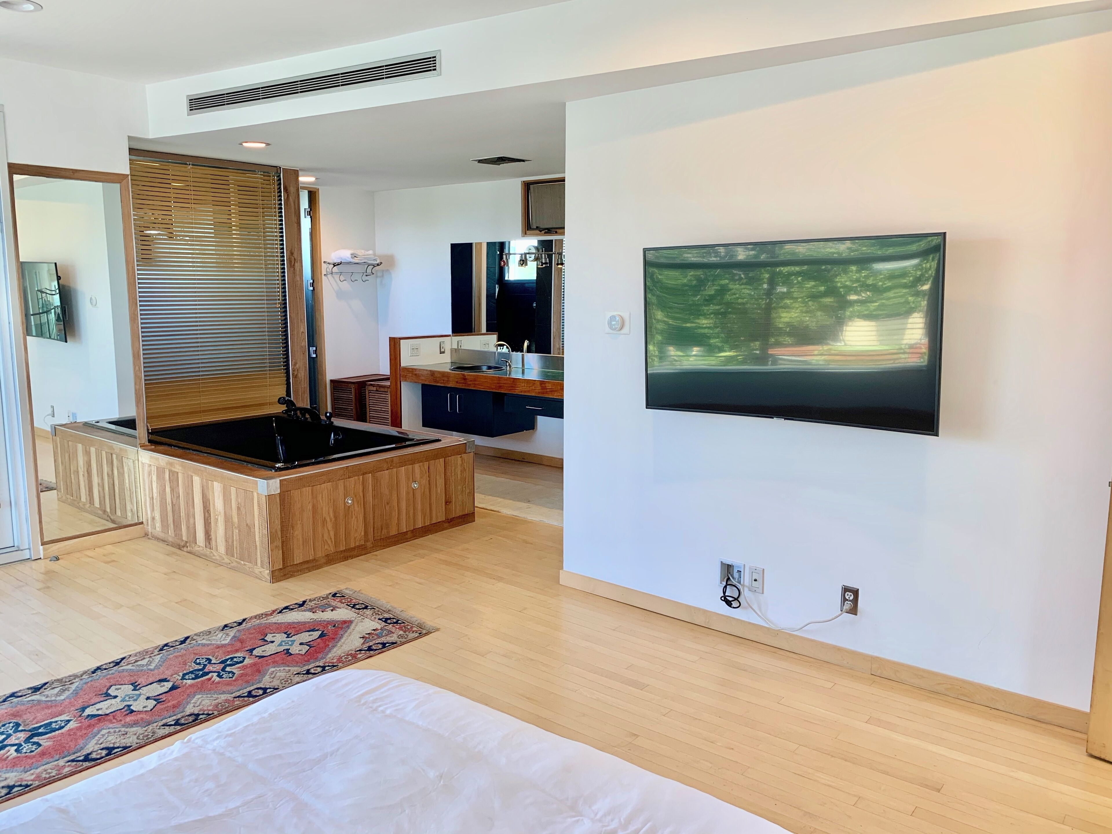 Venice Modern Sanctuary!