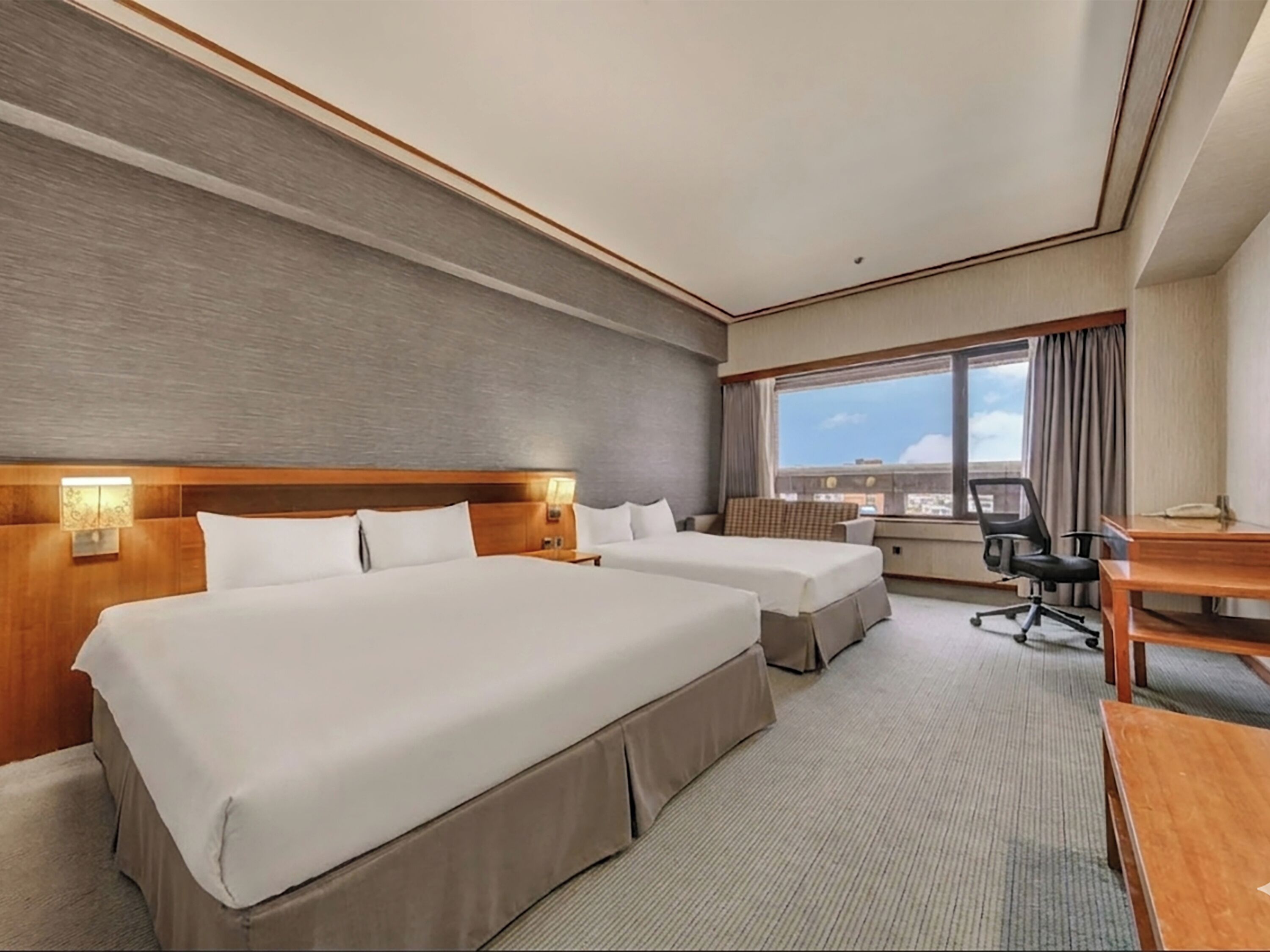 Classic Twin Room | Down comforters, desk, soundproofing, free WiFi
