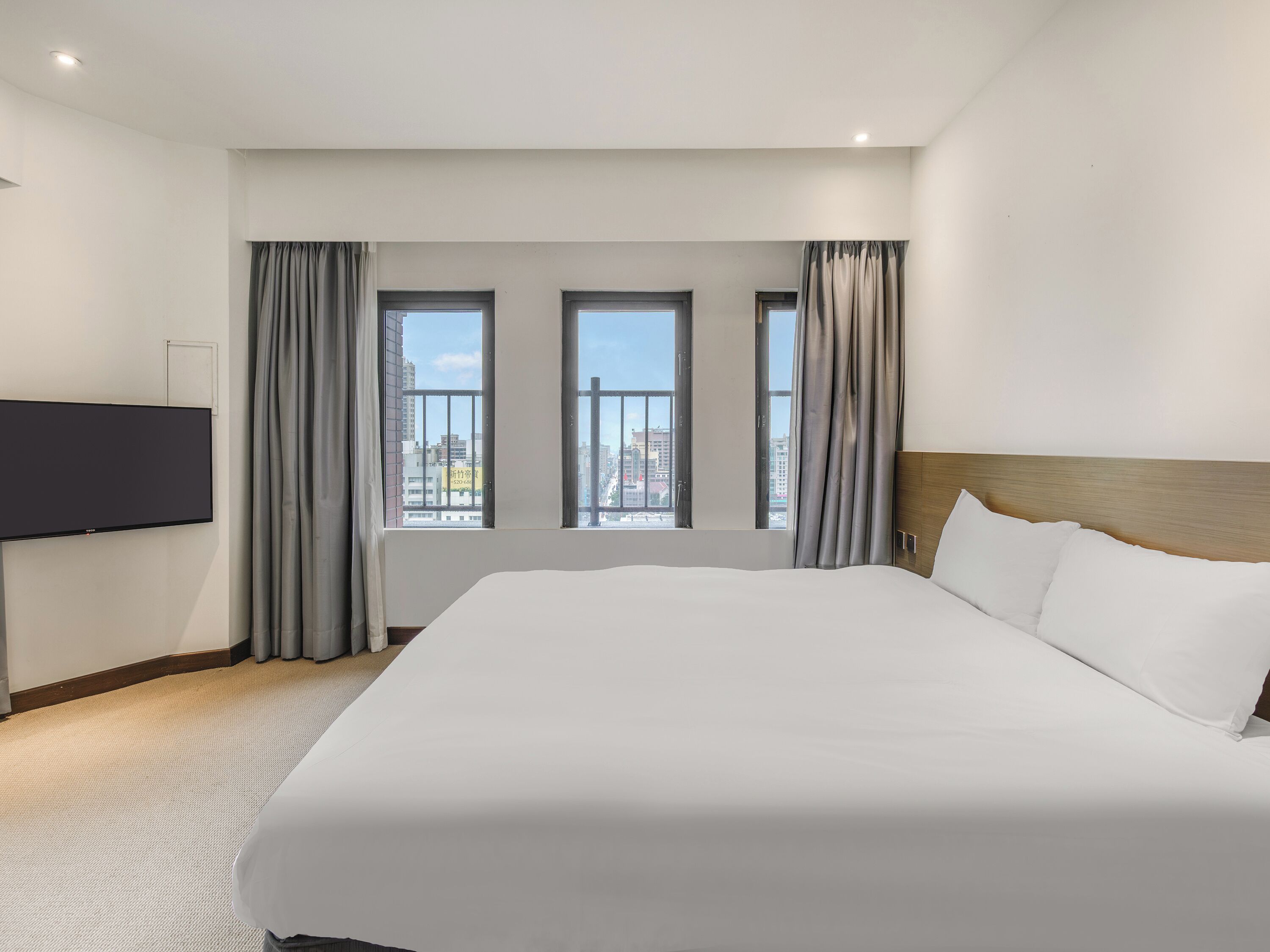 Superior Double Room | Down comforters, desk, soundproofing, free WiFi