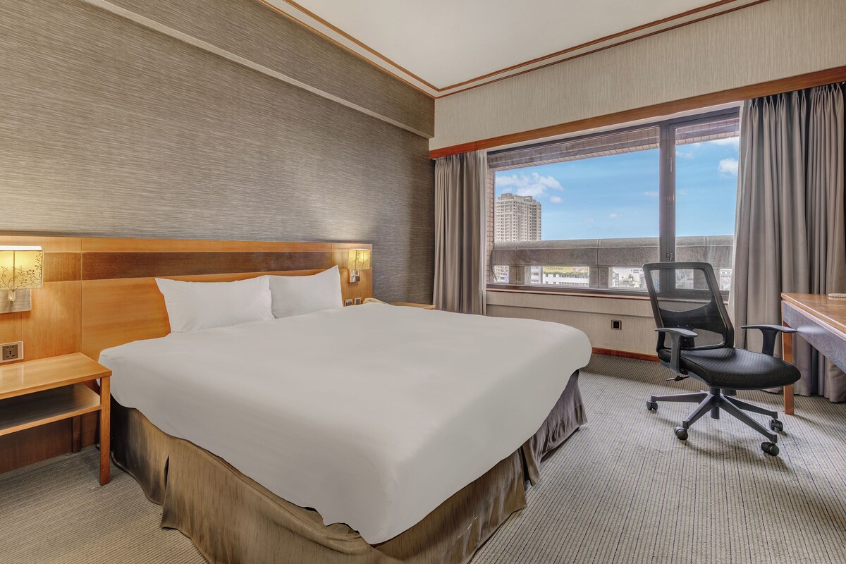Standard Double Room | Down comforters, desk, soundproofing, WiFi (free)