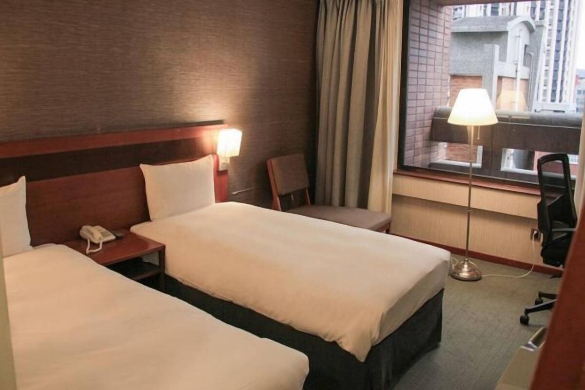 Down duvets, desk, soundproofing, free WiFi