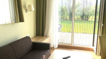 Deluxe Double Room | Bathroom | Towels