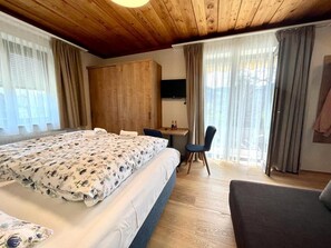 Habitació doble de disseny | Wifi gratuïta i roba de llit 