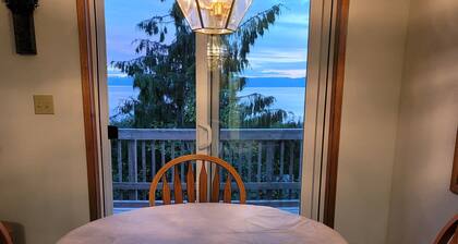 2nd Story Guest House with a Spectacular View