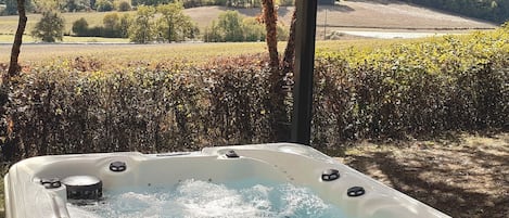 Bain à remous extérieur
