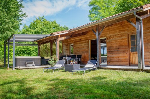 Spa JACUZZI privatif- Piscine en été - Clim - Chalet Cèdre - Gers - Occitanie