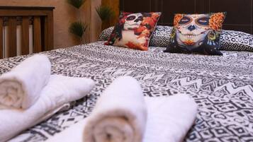 1 slaapkamer, een strijkplank/strijkijzer, reisbedje, wifi