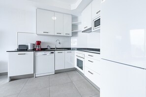 Kühlschrank, Mikrowelle, Ofen, Geschirrspüler