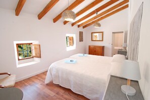 3 makuuhuonetta, silitysrauta/-lauta, vauvan matkasänky, ilmainen Wi-Fi