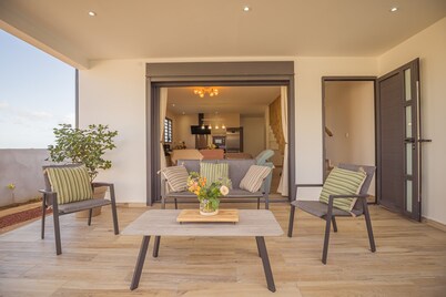 Charming villa between sea and mountains, ideal for friends or family