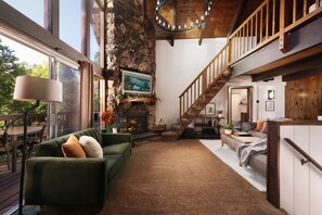 Smart TV, fireplace, books, music library - Multi-Family A-Frame Cabin: 9 Beds + Lake Access + AC (Lake Arrowhead)