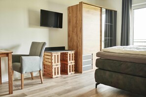 1 habitación, caja de seguridad en la habitación y cuna de viaje