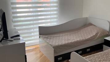 3 bedrooms, iron/ironing board, WiFi, bed sheets