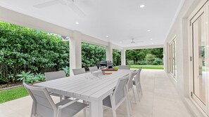 Outdoor dining - SERENDIPITY - THE VINTAGE HOLIDAY HOUSES (POKOLBIN)