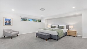 4 bedrooms, iron/ironing board, free WiFi, bed sheets - SERENDIPITY - THE VINTAGE HOLIDAY HOUSES (POKOLBIN)