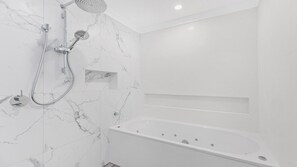 Shower, hair dryer, towels - SERENDIPITY - THE VINTAGE HOLIDAY HOUSES (POKOLBIN)