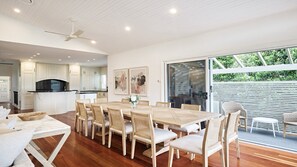 Dining - GREENS ON EIGHT - THE VINTAGE HOLIDAY HOUSES (POKOLBIN)
