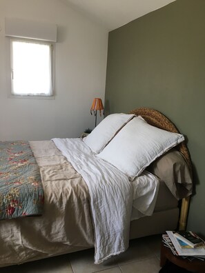 2 chambres, fer et planche à repasser, Wi-Fi, draps fournis