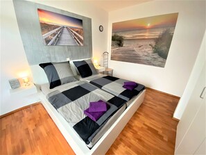 3 bedrooms, in-room safe, desk, iron/ironing board