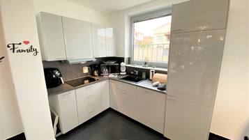 Refrigerador, microondas, parrilla de estufa y lavavajillas