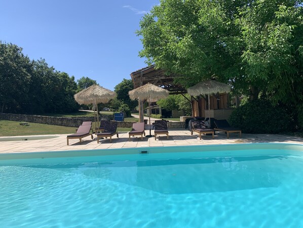 حمّام سباحة خارجي