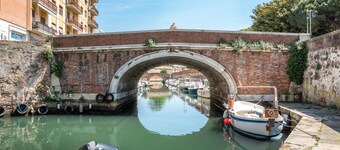 Little Venice Charming Flat with Canal View