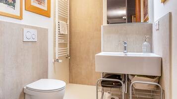 Dusche, Haartrockner, Bidet