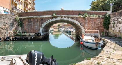 Little Venice Charming Flat with Canal View