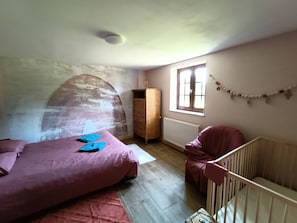 5 Schlafzimmer, Bügeleisen/Bügelbrett, Reisekinderbett, kostenloses WLAN
